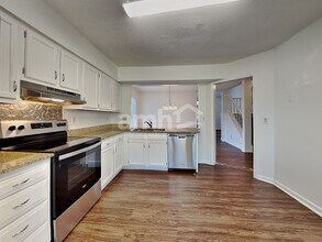 13029 Greycrest Dr in Charlotte, NC - Foto de edificio - Building Photo