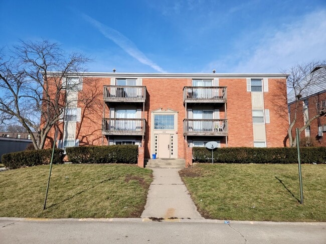 property at 906 E Harding Dr