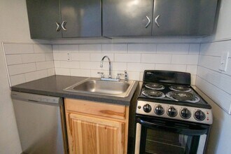 3717 S Corbett Ave in Portland, OR - Building Photo - Building Photo