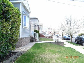 124 W 8th St in Bayonne, NJ - Building Photo - Building Photo