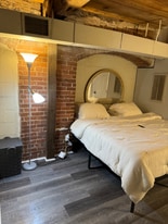 201 S Hoskins Rd, Unit APT 107 in Charlotte, NC - Building Photo