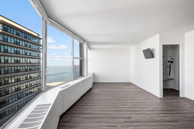 5757 N Sheridan Rd in Chicago, IL - Building Photo - Building Photo