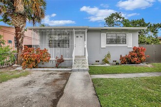 811 NW 118th St in Miami, FL - Building Photo - Building Photo