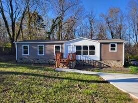 456 W Outer Dr in Oak Ridge, TN - Building Photo