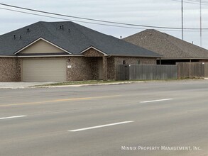 9802 Avenue U in Lubbock, TX - Building Photo - Building Photo