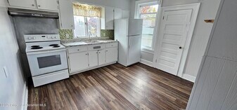123 Oak St in Scranton, PA - Building Photo