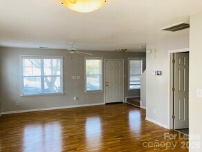 8004 Strandhill Rd in Huntersville, NC - Building Photo - Building Photo