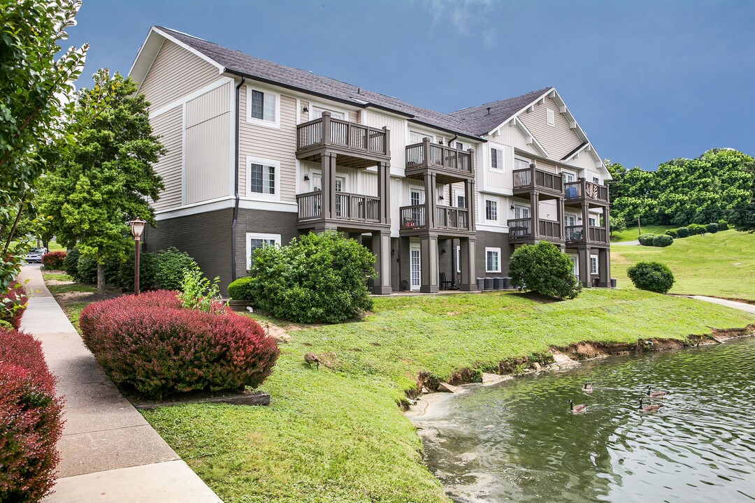 Hickory Lake in Antioch, TN - Foto de edificio