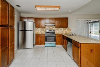12303 Yellow Rose Cir in Riverview, FL - Building Photo - Building Photo