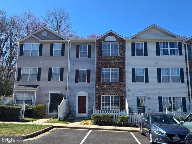 property at 30 Amberstone Ct