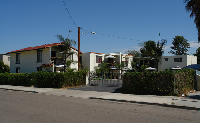 1015 Leslie Rd in El Cajon, CA - Foto de edificio - Building Photo