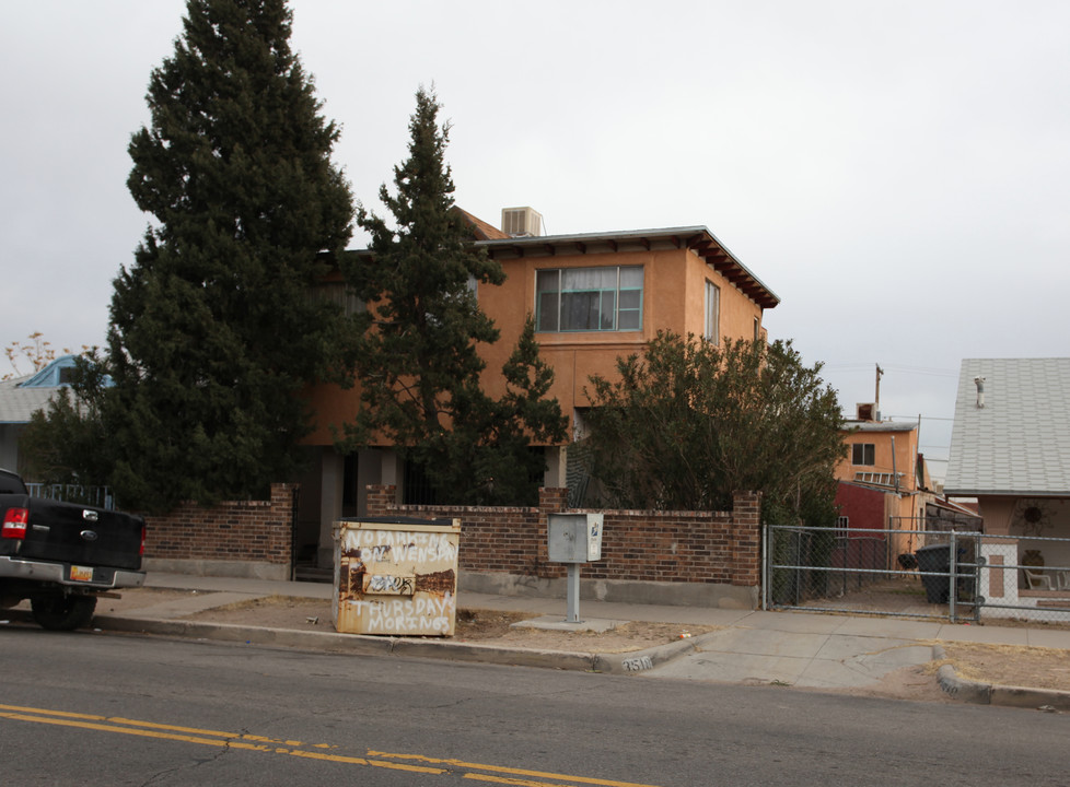 3320 Douglas Ave in El Paso, TX - Building Photo