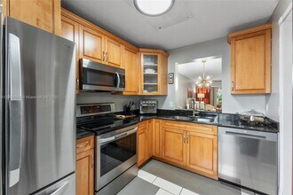 8550 N Sherman Cir in Miramar, FL - Building Photo - Building Photo
