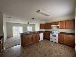 902 Fraser Dr in Poinciana, FL - Building Photo - Building Photo