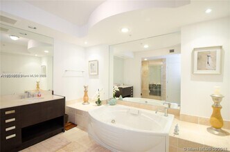 18201 Collins Ave, Unit 1506 in Sunny Isles Beach, FL - Building Photo - Building Photo