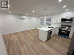 137 Whitley St in Cambridge, ON - Building Photo - Building Photo