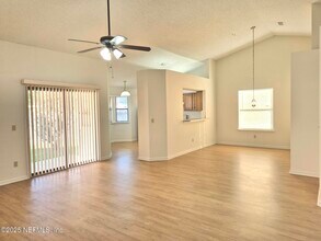 8229 Hamden Cir W in Jacksonville, FL - Building Photo - Building Photo