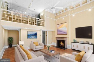 1008 Spruce St in Philadelphia, PA - Building Photo