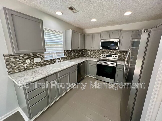 2 Acacia Dr in Simpsonville, SC - Building Photo - Building Photo