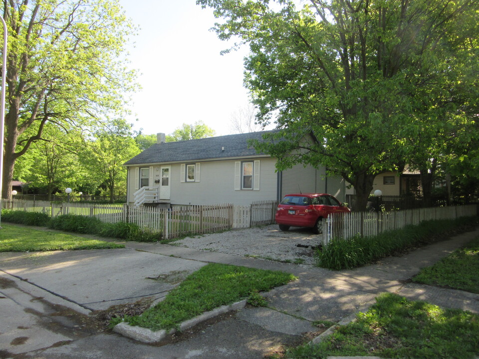 312 W Vine St in Champaign, IL - Building Photo