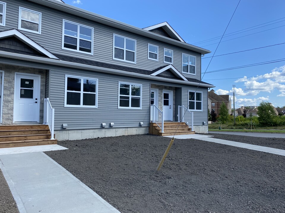 291 Rainsford Ln in Fredericton, NB - Building Photo
