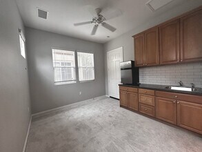 28037 River Trail Ln, Unit ADU in Santa Clarita, CA - Foto de edificio - Building Photo