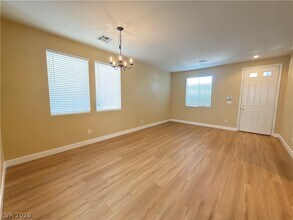 583 Lacabana Beach Dr in Las Vegas, NV - Foto de edificio - Building Photo