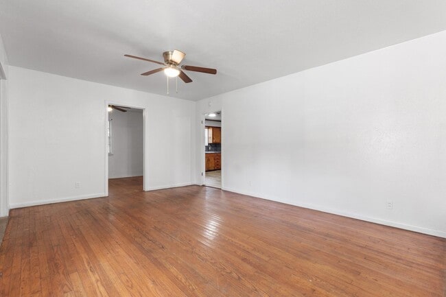 8923 Jennie Lee Ln in Dallas, TX - Building Photo - Building Photo