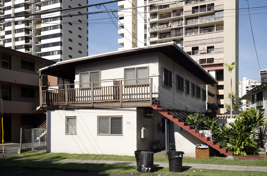 1223 Liholiho St in Honolulu, HI - Building Photo