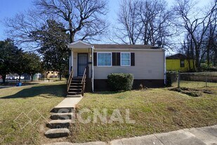 581 Seminole Cir in Fairfield, AL - Building Photo