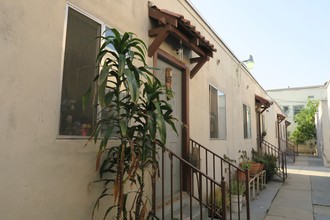 626 N Wilton Pl in Los Angeles, CA - Building Photo - Building Photo