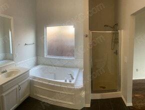 932 Oak Creek Dr in Moore, OK - Building Photo - Building Photo