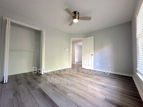 9031 J M Keynes Dr in Charlotte, NC - Foto de edificio - Building Photo
