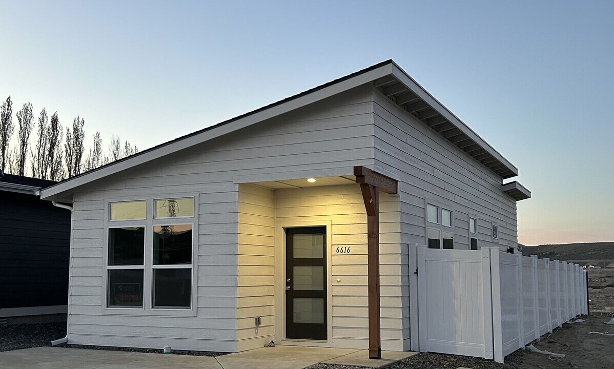 6616 W 36th Pl in Kennewick, WA - Building Photo