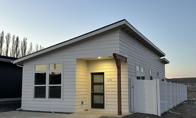 property at 6616 W 36th Pl