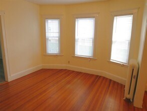 5 Freeman St, Unit 2 in Arlington, MA - Foto de edificio - Building Photo