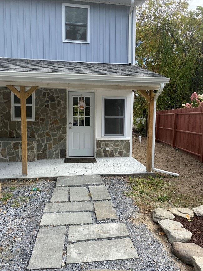 32 Zimmer Dr in Sparrow Bush, NY - Building Photo - Building Photo