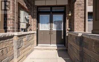 1099 Thompson Dr in Oshawa, ON - Building Photo - Building Photo