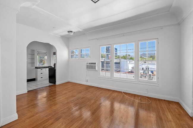 property at 647 N Spaulding Ave