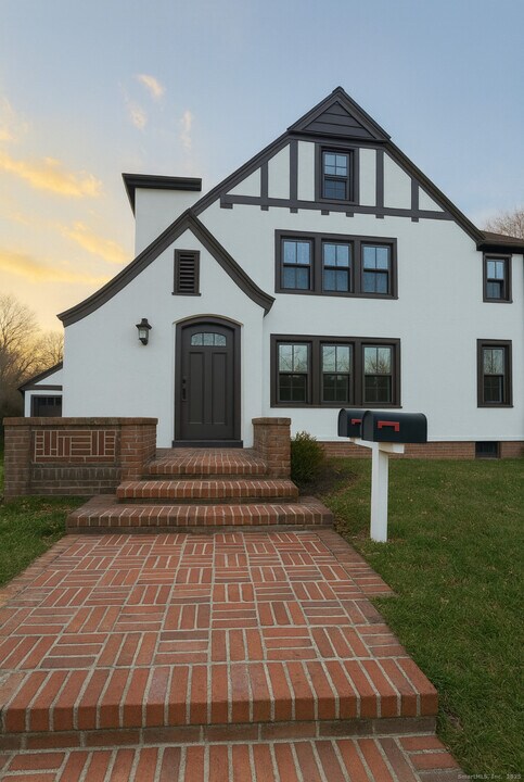 40 Rogers St in Branford, CT - Building Photo