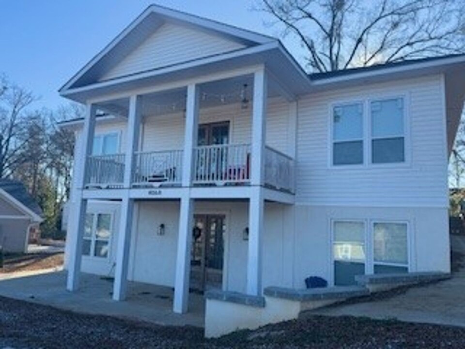 406 Daniel Ct in Greenwood, SC - Building Photo