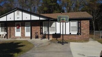 807 Sandpiper Dr in Ladson, SC - Building Photo