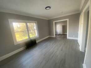 392 E 147th St in Cleveland, OH - Foto de edificio - Building Photo