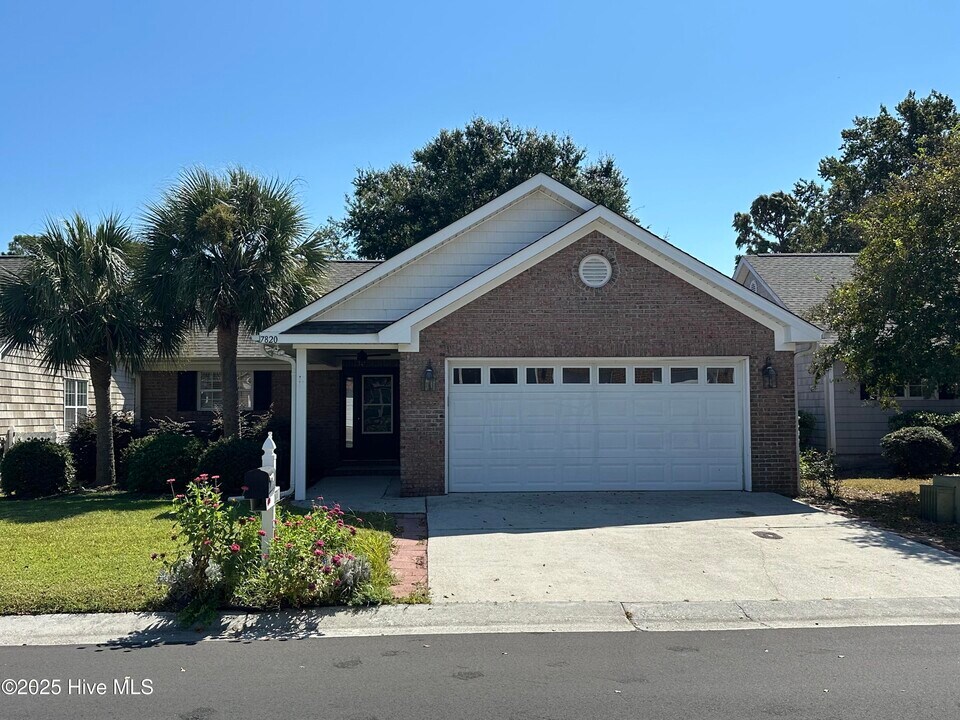 7820 Chip Shot Way in Wilmington, NC - Building Photo
