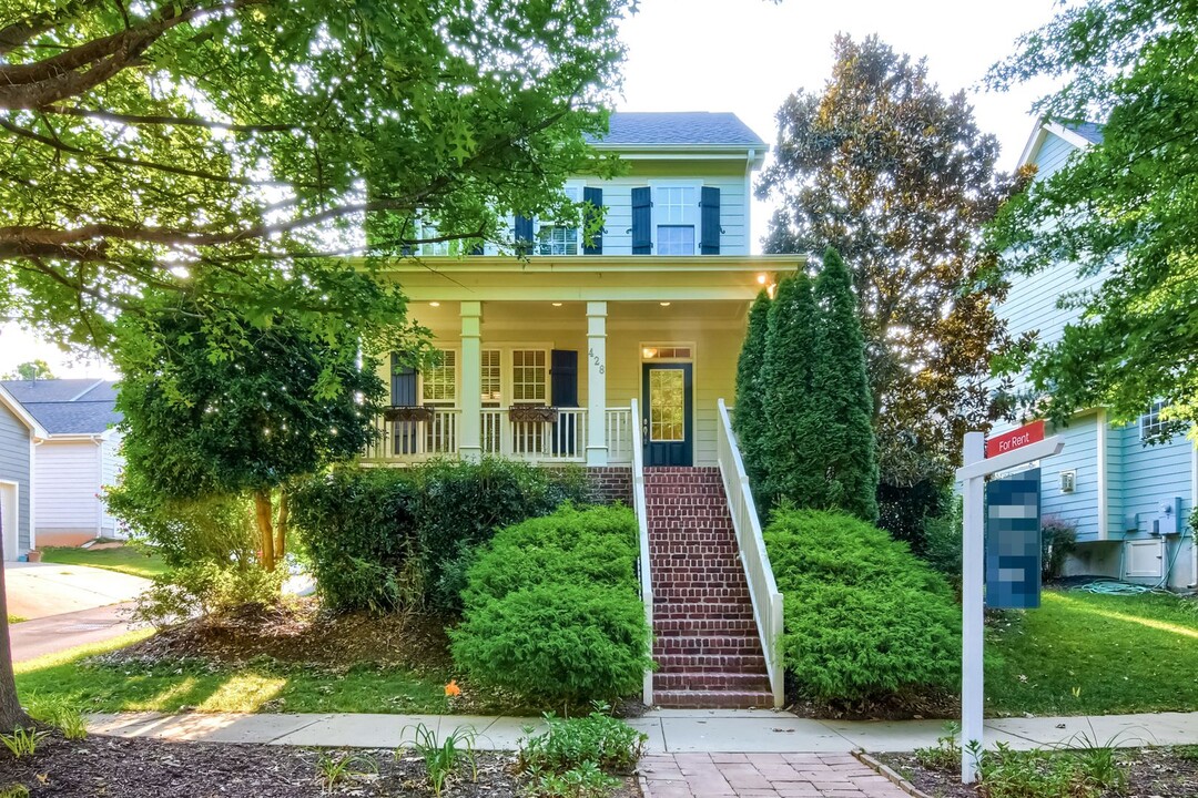 428 Marsh Landing Dr in Holly Springs, NC - Foto de edificio