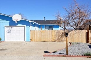 6785 Lotus St in Reno, NV - Building Photo