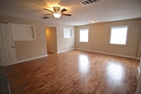 Harlow House - 3745 Warwick Blvd/210 E 38t... in Kansas City, MO - Foto de edificio - Interior Photo