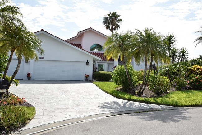 1903 Prince Dr in Naples, FL - Foto de edificio - Building Photo