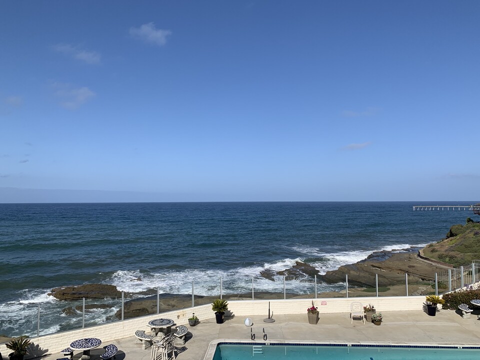 5015 Santa Cruz Ave in San Diego, CA - Building Photo