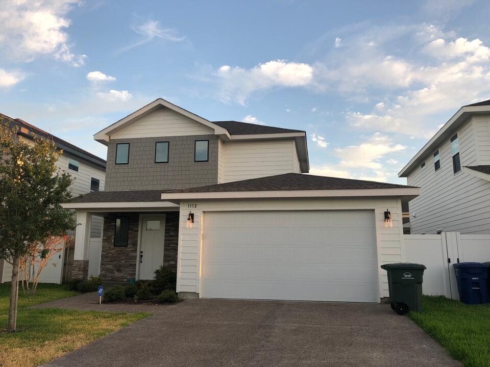 1112 Larvotto Loop in Laredo, TX - Building Photo